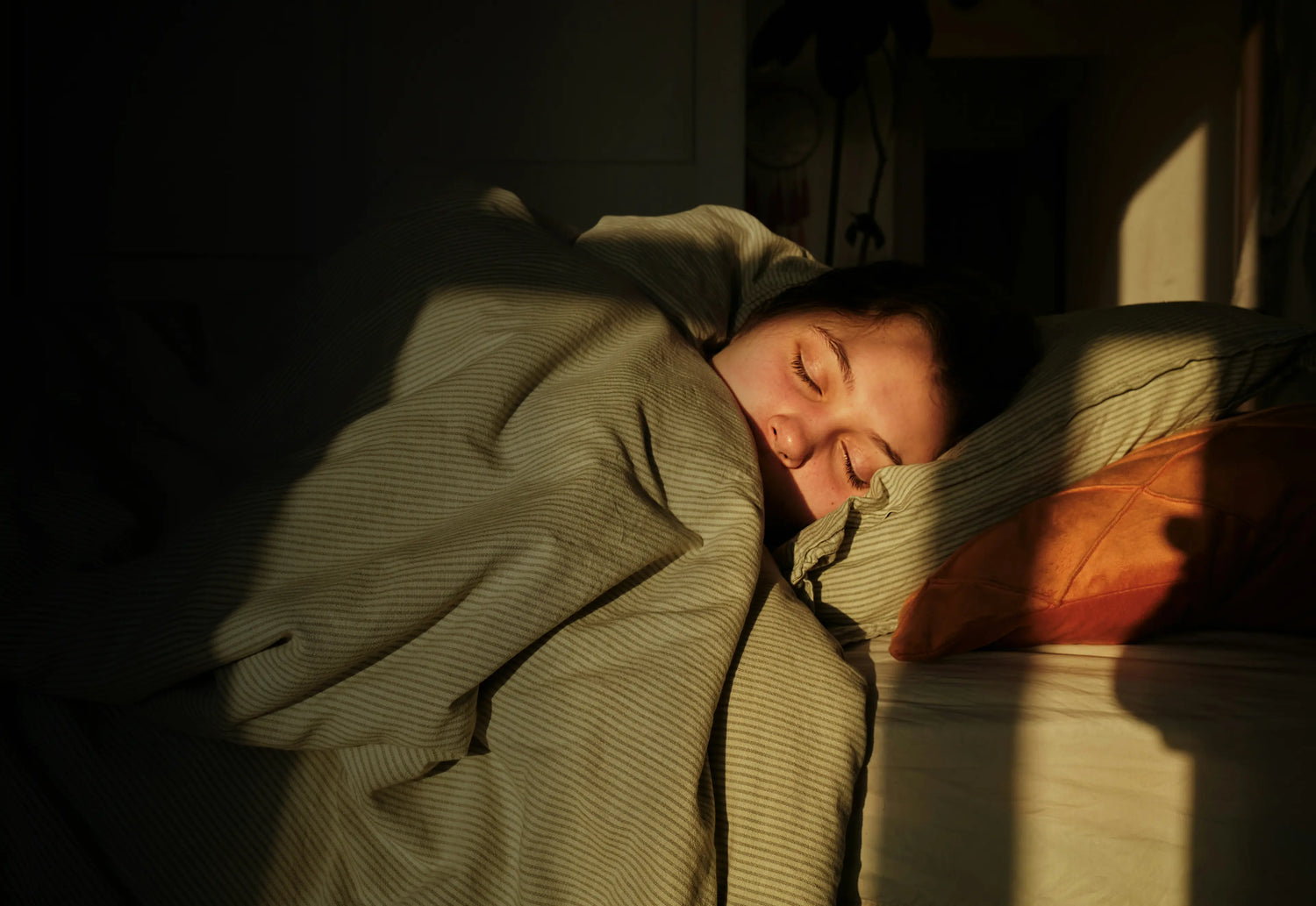 Is it good to take amino acids before bed?